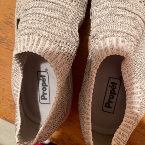 PROPET TRAVELACTIV SLIP-ONS W/BOX - Picture 3 of 8